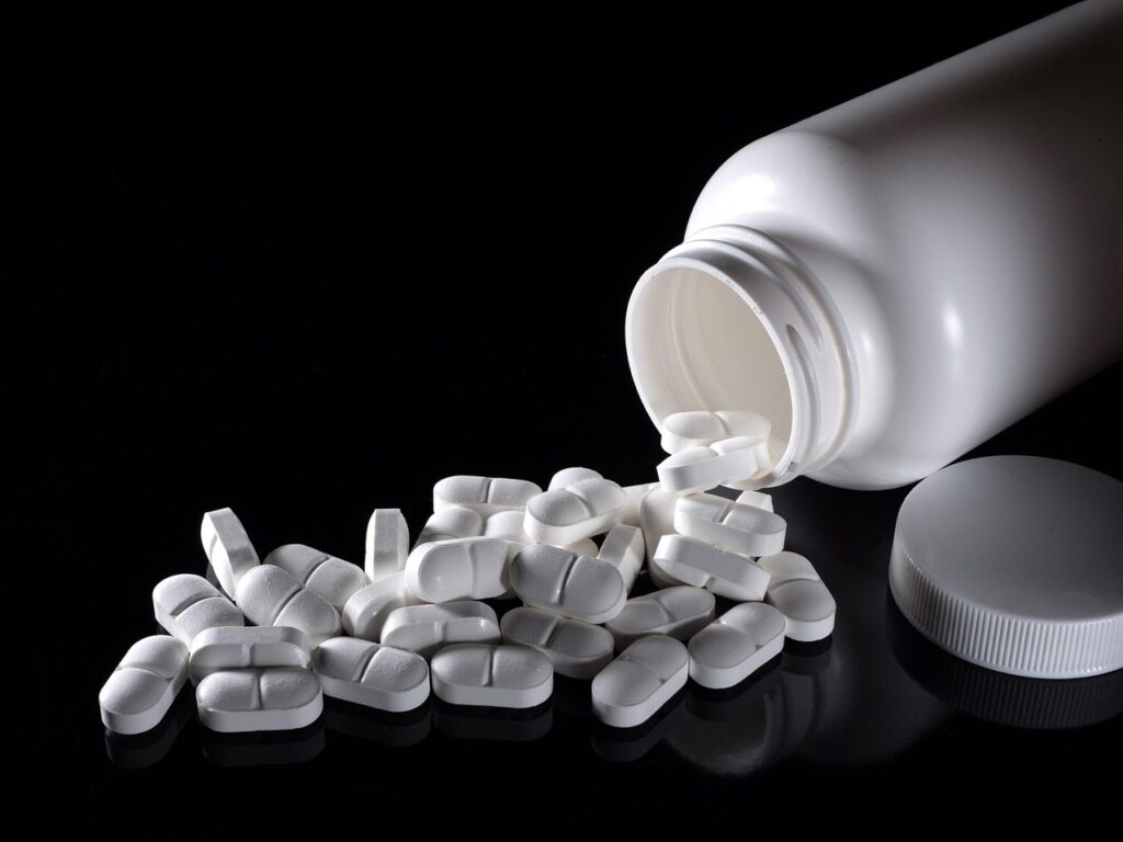 pills-6605899_1280 (1)
